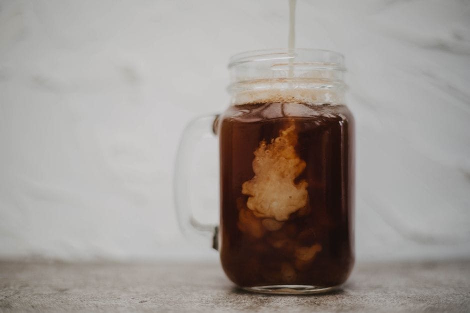 cold brew kahve kaç kalori? faydaları ve zararları konusunu açıklayan görsel