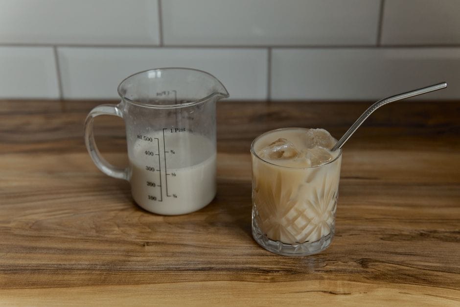 evde buzlu latte nasıl yapılır? pratik ve lezzetli tarifler ile ilgili görsel